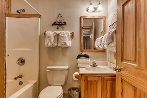 Er309- George's- Great Location- Close To Town 5 Bedroom Cabin by RedA