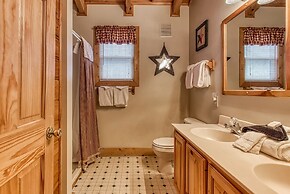 Er309- George's- Great Location- Close To Town 5 Bedroom Cabin by RedA