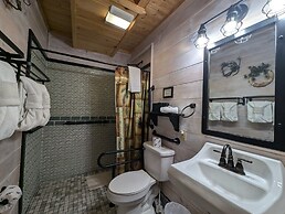 Er309- George's- Great Location- Close To Town 5 Bedroom Cabin by RedA