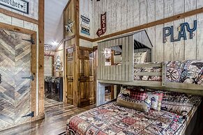 Er26 - Sasquatch Inn - Great Location! Close To Town Resort Pool! 2 Be