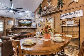 Er26 - Sasquatch Inn - Great Location! Close To Town Resort Pool! 2 Be