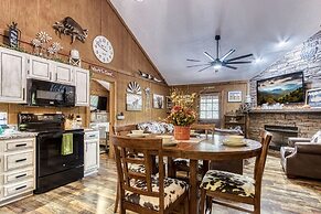 Er26 - Sasquatch Inn - Great Location! Close To Town Resort Pool! 2 Be