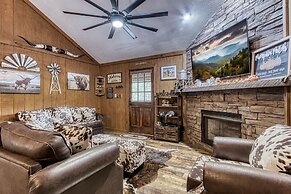 Er26 - Sasquatch Inn - Great Location! Close To Town Resort Pool! 2 Be