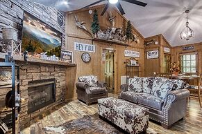 Er26 - Sasquatch Inn - Great Location! Close To Town Resort Pool! 2 Be