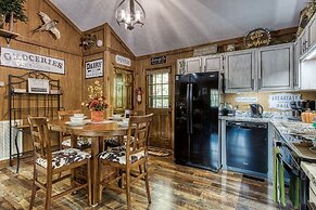 Er26 - Sasquatch Inn - Great Location! Close To Town Resort Pool! 2 Be