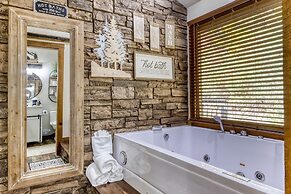 Er26 - Sasquatch Inn - Great Location! Close To Town Resort Pool! 2 Be