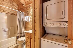 Er259- Country Charm Great Location, Close To Town 2 Bedroom Cabin by 