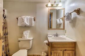 Er259- Country Charm Great Location, Close To Town 2 Bedroom Cabin by 