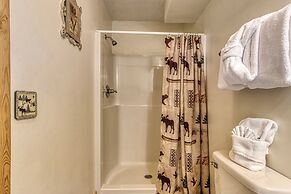 Er259- Country Charm Great Location, Close To Town 2 Bedroom Cabin by 