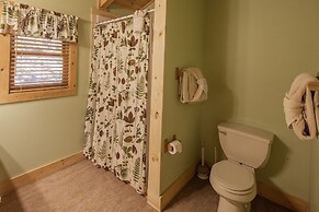 Er302 - Best Of Times Great Location-close To Town 2 Bedroom Cabin by 