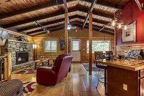 Gatlinburg Views A Unique Cabin Mountain Views Expansive Decks Adjacen