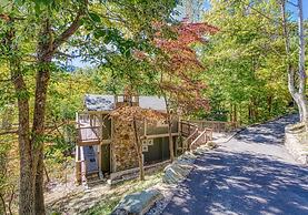Gatlinburg Views A Unique Cabin Mountain Views Expansive Decks Adjacen
