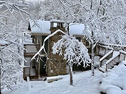 Gatlinburg Views A Unique Cabin Mountain Views Expansive Decks Adjacen