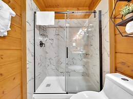 Er76 - Bear Tracks - Great Location! Close To All The Action! 2 Bedroo