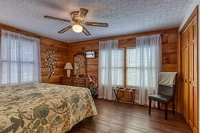 Er46 - Cherith Brook - Great Location. Just Across From Swimming Pool!