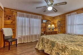 Er46 - Cherith Brook - Great Location. Just Across From Swimming Pool!