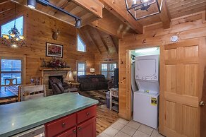 Er257-mountain Charm Great Location-close To Town 3 Bedroom Cabin