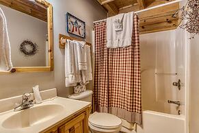 Er313- Crosswinds- Great Location- Close To Town 5 Bedroom Cabin