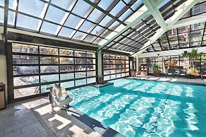 3701a Westgate 1 Bedroom Condo by RedAwning