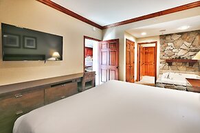 3701a Westgate 1 Bedroom Condo by RedAwning