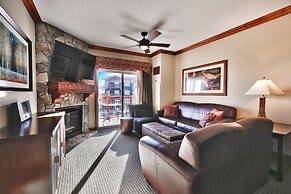 3701a Westgate 1 Bedroom Condo by RedAwning