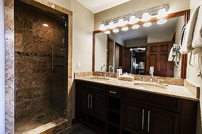 3701a Westgate 1 Bedroom Condo by RedAwning