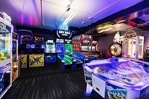 3701a Westgate 1 Bedroom Condo by RedAwning