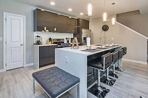 LeReve - 4 Bedrooms w Splashppol- 1205LR 4 Townhouse by RedAwning