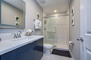 LeReve - 4 Bedrooms w Splashppol- 1205LR 4 Townhouse by RedAwning