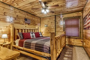 Gatlinburg Enchantment - 3br - 3ba Sleeps 10! 3 Bedroom Cabin