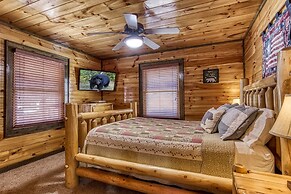 Gatlinburg Enchantment - 3br - 3ba Sleeps 10! 3 Bedroom Cabin