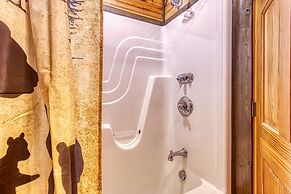 Gatlinburg Enchantment - 3br - 3ba Sleeps 10! 3 Bedroom Cabin