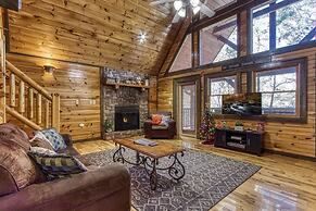 Gatlinburg Enchantment - 3br - 3ba Sleeps 10! 3 Bedroom Cabin