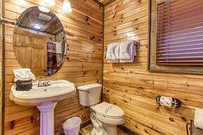 Gatlinburg Enchantment - 3br - 3ba Sleeps 10! 3 Bedroom Cabin