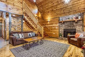 Gatlinburg Enchantment - 3br - 3ba Sleeps 10! 3 Bedroom Cabin
