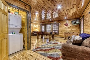Gatlinburg Enchantment - 3br - 3ba Sleeps 10! 3 Bedroom Cabin