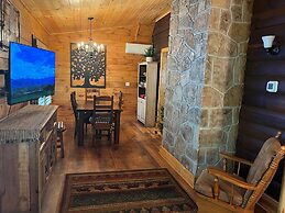 Er258- Sweet Memories Great Location- Close To Town 5 Bedroom Cabin by