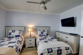 461 El Matador 2 Bedroom Condo by RedAwning