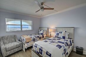 461 El Matador 2 Bedroom Condo by RedAwning