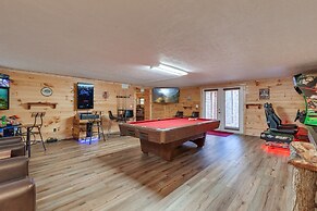 Luxury Mountain Lodge - Private, Secluded, Great Location! 9 Bedroom C