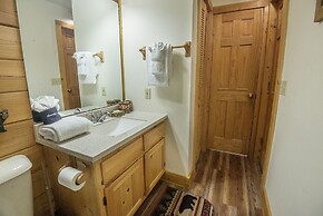 Er65 - Eagles Point - Great Location. Close To All The Action! 2 Bedro