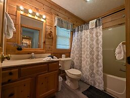 Er204 - Dream Catcher Great Location! - Close To Town! 2 Bedroom Cabin