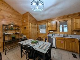 Er204 - Dream Catcher Great Location! - Close To Town! 2 Bedroom Cabin