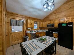 Er204 - Dream Catcher Great Location! - Close To Town! 2 Bedroom Cabin