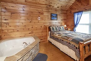 Bear Hugs - Great Cabin! 2 Bedroom Cabin by RedAwning