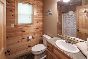 Bear Hugs - Great Cabin! 2 Bedroom Cabin by RedAwning