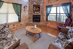 Bear Hugs - Great Cabin! 2 Bedroom Cabin by RedAwning
