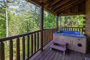 Bear Hugs - Great Cabin! 2 Bedroom Cabin by RedAwning