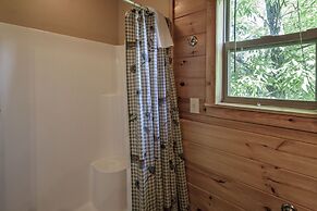 Bear Hugs - Great Cabin! 2 Bedroom Cabin by RedAwning