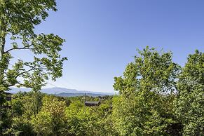 Bear Hugs - Great Cabin! 2 Bedroom Cabin by RedAwning